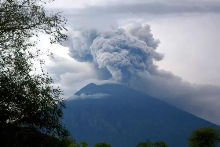 巴厘島火山最新動(dòng)態(tài)，影響及應(yīng)對策略