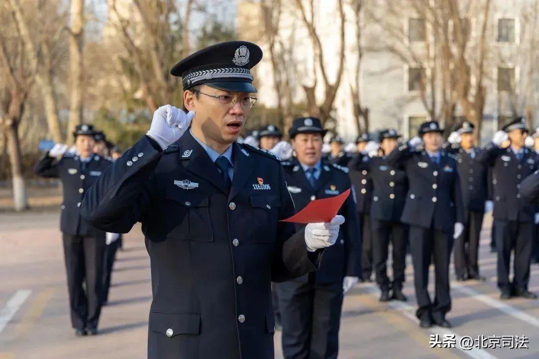 最新人民警察警歌，榮耀與擔(dān)當(dāng)?shù)妮x煌象征