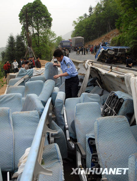 湖北五峰車禍?zhǔn)录l(fā)社會(huì)震驚，最新新聞報(bào)道